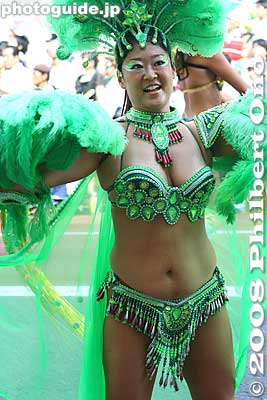 Green aura
Keywords: tokyo taito-ku ward asakusa samba festival matsuri woman women girls dancers