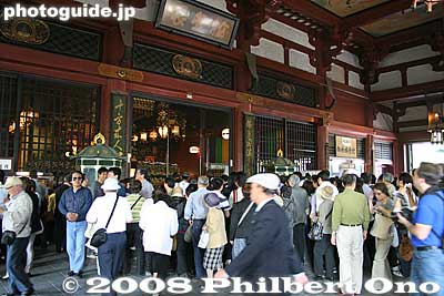 Meanwhile, inside Sensoji temple, worshippers who managed to squeeze through the crowds go inside the temple to pray.
Keywords: tokyo taito-ku asakusa sanja matsuri festival sensoji mikoshi portable shrine crowd