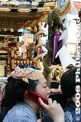 "OK mom, I'll pick up the bread, milk, cereal, and natto after this festival is over."
Keywords: tokyo taito-ku asakusa sanja matsuri festival sensoji mikoshi portable shrine crowd cell phone