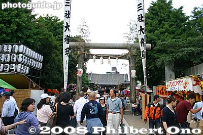 Asakusa Shrine torii.
Keywords: tokyo taito-ku asakusa sanja matsuri festival sensoji mikoshi portable shrine crowd