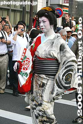 Keywords: tokyo taito-ku asakusa sanja matsuri festival portable shrine mikoshi geisha kimono