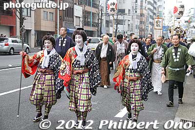 Tekomai geisha weren't in sync.
Keywords: tokyo taito-ku asakusa sensoji sanja matsuri festival
