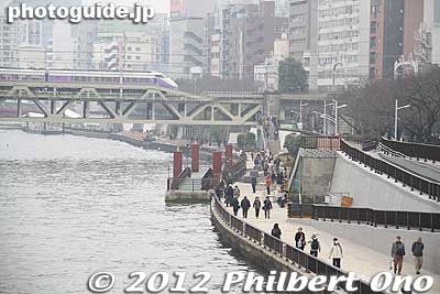 The dock on Sumida River where the portable shrines will be loaded onto a boat.
Keywords: tokyo taito-ku asakusa sensoji sanja matsuri festival