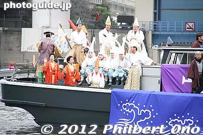 White Heron Dancers on a boat.
Keywords: tokyo taito-ku asakusa sensoji sanja matsuri3 festival boat procession sumida river