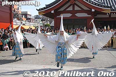 Shirasagi-no-Mai White Heron Dance at Asakusa.
Keywords: tokyo taito-ku asakusa shirasagi no mai white heron dancers festival matsuri asakusabest