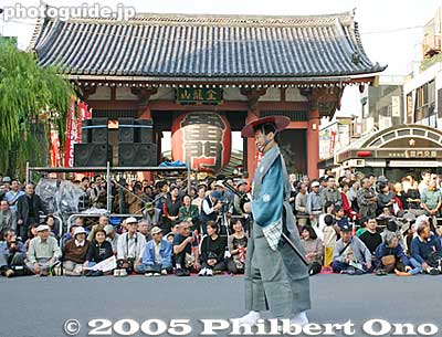 A magistrate (bugyo) in Edo could be a regional governor or government minister.
Keywords: tokyo taito-ku asakusa jidai matsuri festival historical period