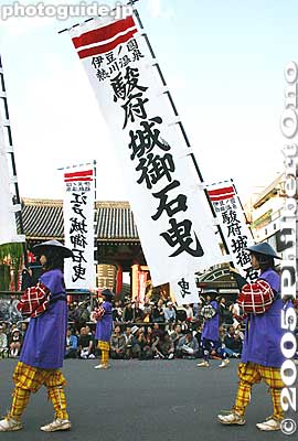 1608: Ieyasu orders Edo Castle expansion: Rock-hauling procession. Big boulders were hauled from Izu Peninsula's east coast. 江戸城築城　お石曵き
Keywords: tokyo taito-ku asakusa jidai matsuri festival historical period