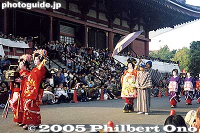 Oiran Dochu Procession 花の吉原おいらん道中
Keywords: tokyo taito-ku asakusa jidai matsuri festival historical period matsuribijin geisha