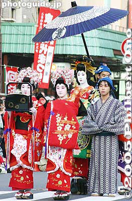 Oiran Dochu Procession. The two little girls are called kamuro.
Keywords: tokyo taito-ku asakusa jidai matsuri festival historical period matsuribijin