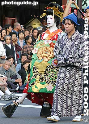 Oiran Dochu Procession. Also see the [url=http://www.youtube.com/watch?v=IcbsVoyDb8U]video at YouTube[/url]. 花の吉原おいらん道中
Keywords: tokyo taito-ku asakusa jidai festival historical period kimonobijin tokyomatsuri