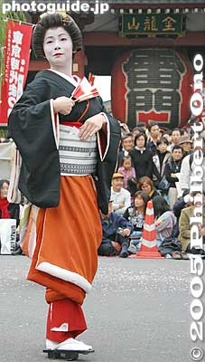Edo Geisha
江戸芸者
Keywords: tokyo taito-ku asakusa jidai matsuri festival historical period kimonobijin asakusabest