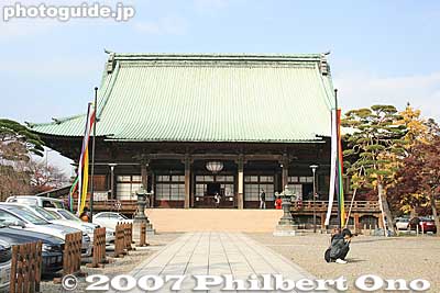 Kannon-do main worship hall 観音堂(本堂）
Gokokuji Temple has held large funerals for some famous people like singer Yutaka Ozaki in 1992.
Keywords: tokyo bunkyo-ku ward shingon buddhist temple