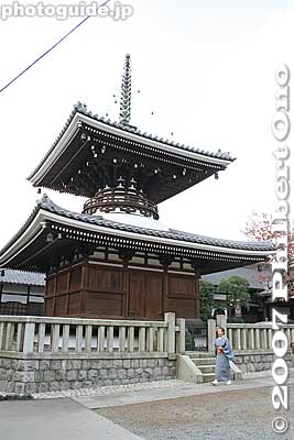 The original [url=http://photoguide.jp/pix/thumbnails.php?album=148]Tahoto Pagoda in Otsu[/url] is more aesthetic (and a National Treasure).
Keywords: tokyo bunkyo-ku ward shingon buddhist temple pagoda fromshiga