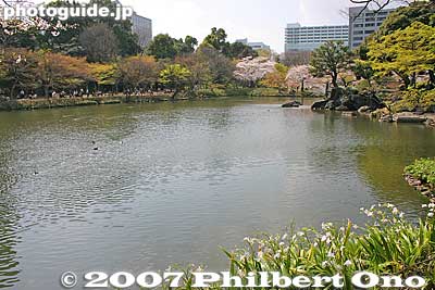 The Osensui Pond was modeled after Lake Biwa in Shiga Pref.
