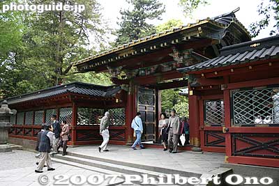 Nezu Shrine Karamon Gate, Important Cultural Property 唐門
Keywords: tokyo bunkyo-ku nezu jinja shrine