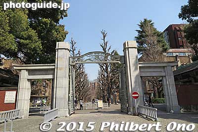 Main gate
Keywords: tokyo bunkyo-ku university hongo campus