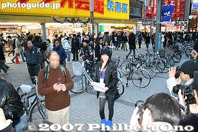 And another one. Young pretty/cute girls in costume pass out flyers, but end up being street models for amateur photographers who have no girlfriends to shoot.
Keywords: tokyo chiyoda-ku ward akihabara electronics shops stores shopping train station woman women girls