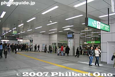 Inside JR Akihabara Station's new Central entrance. Very nice, very spacious.
Keywords: tokyo chiyoda-ku ward akihabara electronics shops stores shopping