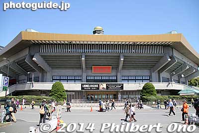 Budokan. The Beatles were the first rock/pop band to play here. They were followed by countless other artists.
Keywords: tokyo chiyoda-ku chidorigafuchi cherry blossoms sakura