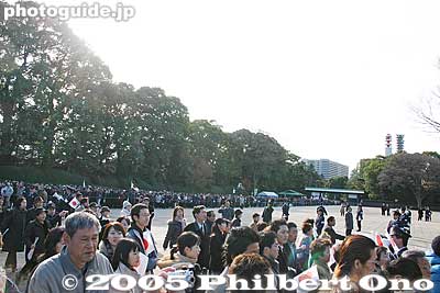 People behind fill up the rest of the plaza
Keywords: Tokyo Chiyoda-ku ward emperor akihito birthday Imperial Palace