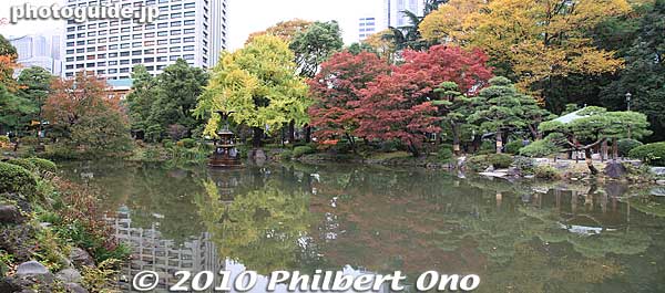 Kumogata Pond (Cloud-shaped Pond) at Hibiya Park in autumn. 雲形池
Keywords: tokyo chiyoda-ku hibiya koen park 