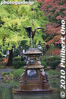 Crane water fountain at Kumogata Pond in Hibiya Park. This is Japan's third oldest water fountain sculpture.
Keywords: tokyo chiyoda-ku hibiya koen park 