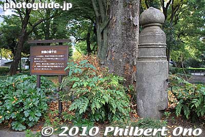 Former post used in the old Kyobashi Bridge during the Meiji Period.
Keywords: tokyo chiyoda-ku hibiya koen park 