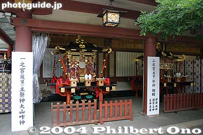 Portable shrines
Keywords: tokyo chiyoda-ku hie jinja shrine mikoshi portable shrine