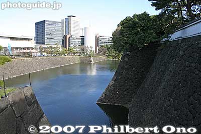 Moat as seen from Kitahane-bashimon Gate
Keywords: tokyo chiyoda-ku imperial palace kokyo edo castle