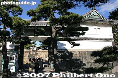 桔梗門
Keywords: tokyo chiyoda-ku imperial palace kokyo edo castle moat turret