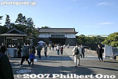 Sakashita-mon Gate 坂下門
Keywords: tokyo chiyoda-ku imperial palace kokyo edo castle gate