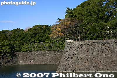 Keywords: tokyo chiyoda-ku imperial palace kokyo edo castle moat