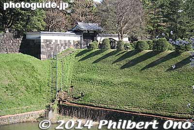 Hanzomon Gate
Keywords: tokyo chiyoda-ku imperial palace kokyo hanzomon sakura cherry blossoms