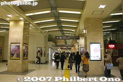 Corridor on Yaesu side
Keywords: tokyo chiyoda-ku JR train station yaesu exit entrance