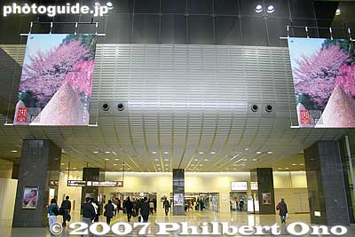 Inside Tokyo Station Yaesu North Entrance
Keywords: tokyo chiyoda-ku JR train station yaesu north exit entrance