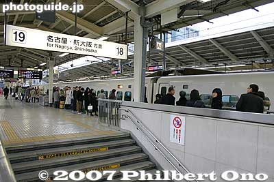 Tokyo Station Tokaido shinkansen tracks
Keywords: tokyo chiyoda-ku JR train station yaesu exit entrance shinkansen platform