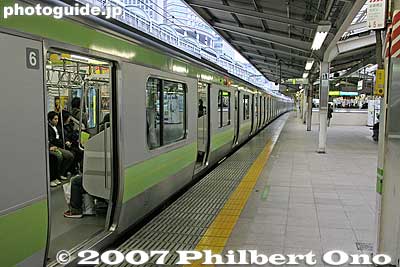 Yamanote Line train
Keywords: tokyo chiyoda-ku JR train station yamanote line platform