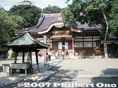 Jindaji temple, Hondo main hall and incense burner
Keywords: tokyo chofu jindaiji temple