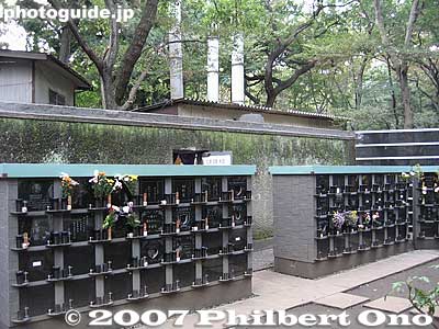 Pet urns. Notice the crematorium smoke stacks in the background.
Keywords: tokyo chofu jindaiji pet cemetary
