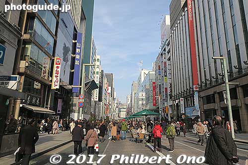 On weekends, Ginza roads are closed for pedestrians.
Keywords: tokyo chuo-ku ginza