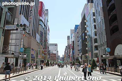 Road toward where Matsuzakaya Dept. Store used to be.
Keywords: tokyo chuo-ku ginza