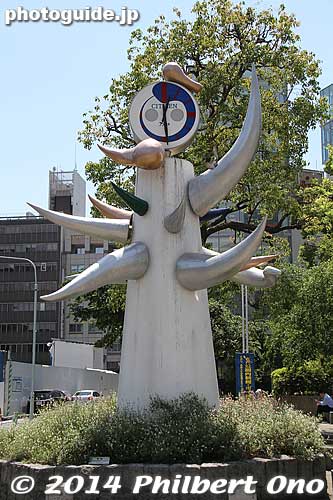 Sculpture by Okamoto Taro at Sukiyabashi near Ginza.
Keywords: tokyo chuo-ku ginza japansculpture
