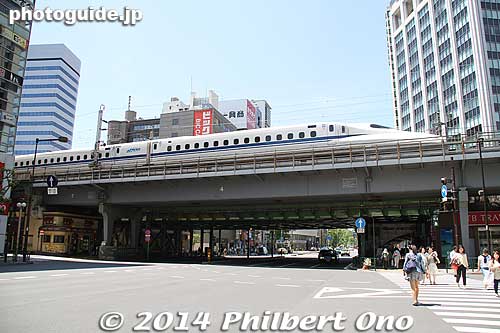 Shinkansen near Yurakucho
Keywords: tokyo chuo-ku ginza