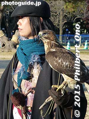 Falconry demonstrations held at Hama-Rikyu Gardens on Jan. 3 in Tokyo.
Keywords: tokyo chuo-ku hama-rikyu garden falconry birds japanwildlife