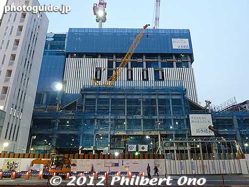 The new Kabuki-za under construction in 2012.
Keywords: tokyo chuo-ku higashi ginza kabukiza theater