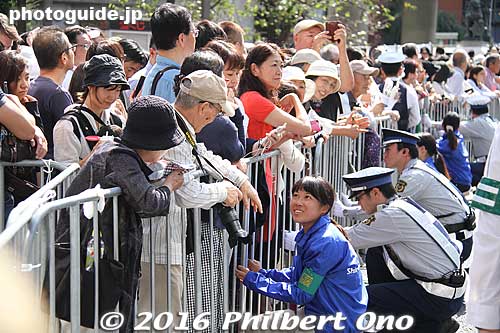 Crazy about the Olympics, that's Japan.
Keywords: tokyo chuo ginza nihonbashi Rio Olympic Paralympic medalists parade