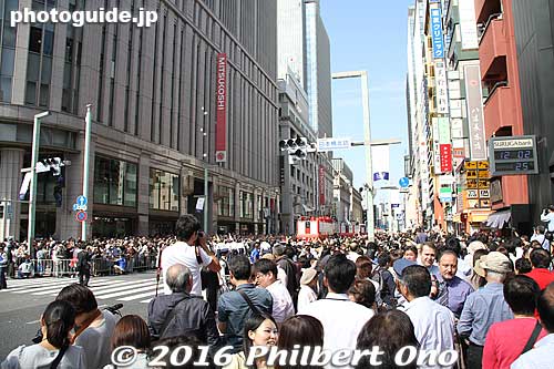 The parade went by in about 10 min. It was worth the wait and the hot sun. Wait till next time. Crowd will be more massive.
Keywords: tokyo chuo ginza nihonbashi Rio Olympic Paralympic medalists parade