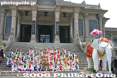 Children dressed for the chigo parade, Tsukiji Hongwanji, Tokyo
It took a long time before they could get all the kids to settle down for the picture and to get all the mothers out of the picture.
Keywords: tokyo tsukiji honganji buddhist temple jodo shinshu hanamatsuri matsuri4