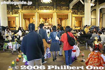 Chigo kids enter the temple
Keywords: tokyo tsukiji honganji buddhist temple jodo shinshu hanamatsuri