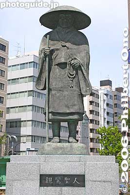 Statue of St. Shinran (1173-1263), founder of the Jodo Shinshu (Pure Land) Buddhist Sect.
Keywords: tokyo tsukiji honganji buddhist temple jodo shinshu hanamatsuri japansculpture